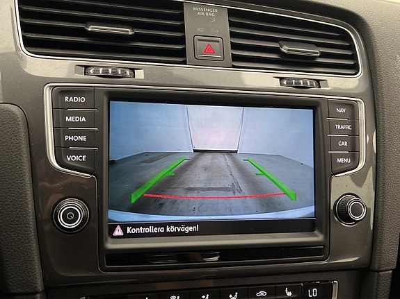 Volkswagen e-Golf VII 17 of 26