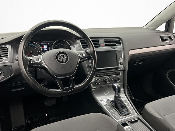 Volkswagen e-Golf VII 12 of 26