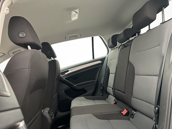 Volkswagen e-Golf VII 11 of 26