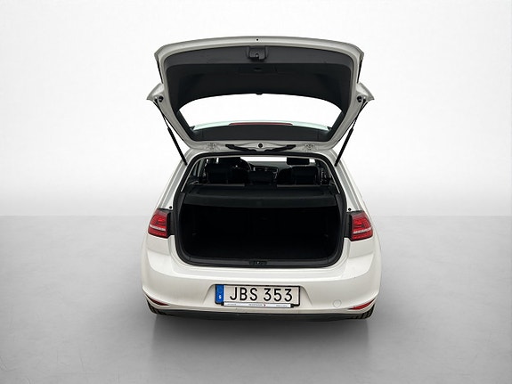 Volkswagen e-Golf VII 9 of 26