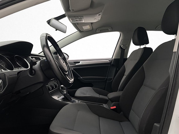 Volkswagen e-Golf VII 13 of 26