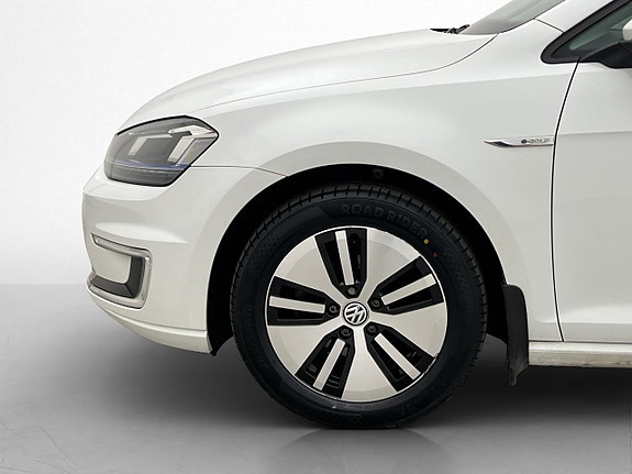 Volkswagen e-Golf VII 23 of 26