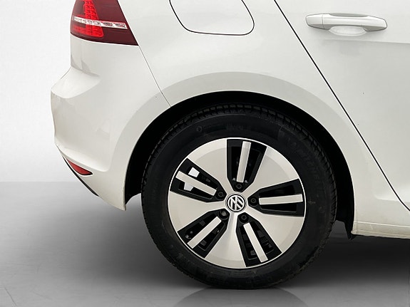 Volkswagen e-Golf VII 25 of 26