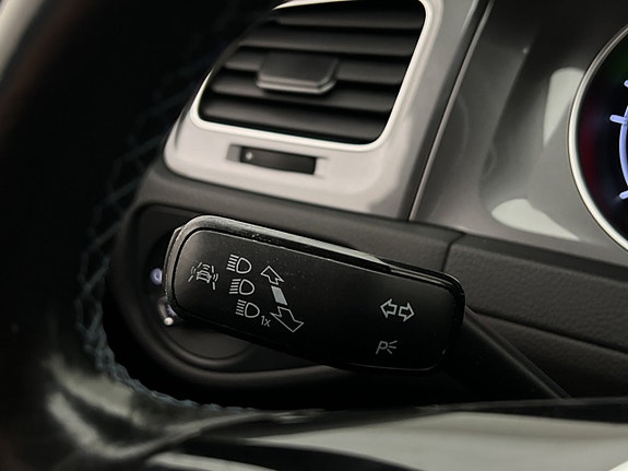 Volkswagen e-Golf VII 22 of 26