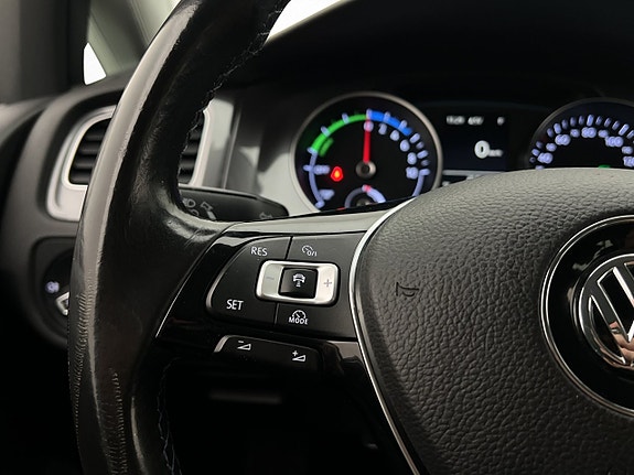 Volkswagen e-Golf VII 21 of 26