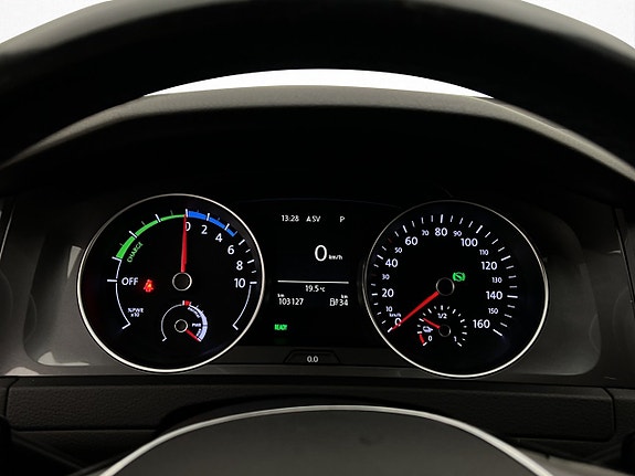 Volkswagen e-Golf VII 14 of 26