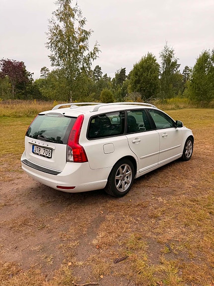 Volvo V50 3 of 8