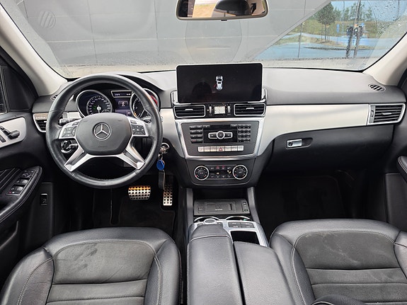 Mercedes-Benz ML350 15 of 19