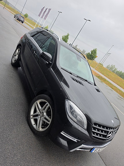Mercedes-Benz ML350 9 of 19