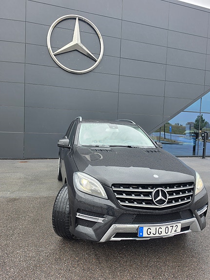 Mercedes-Benz ML350 11 of 19