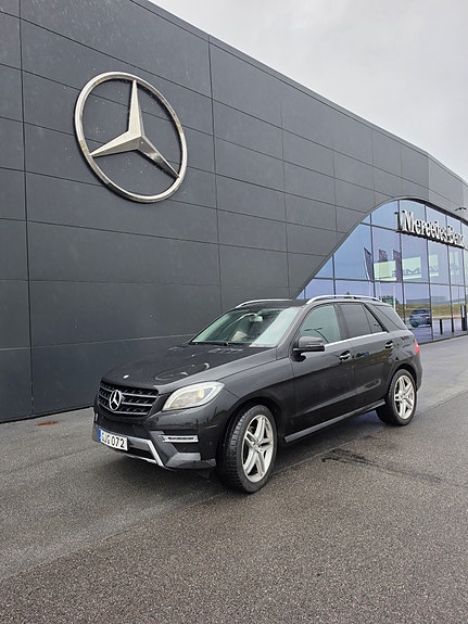 Mercedes-Benz ML350 5 of 19