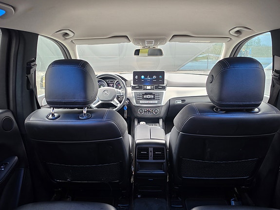 Mercedes-Benz ML350 14 of 19