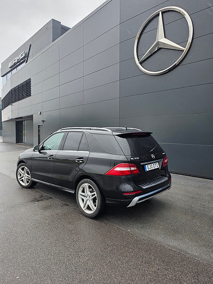 Mercedes-Benz ML350 12 of 19