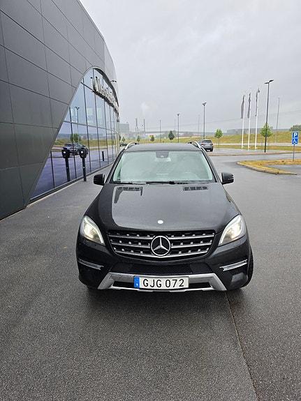 Mercedes-Benz ML350 7 of 19