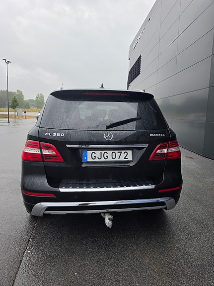 Mercedes-Benz ML350 13 of 19