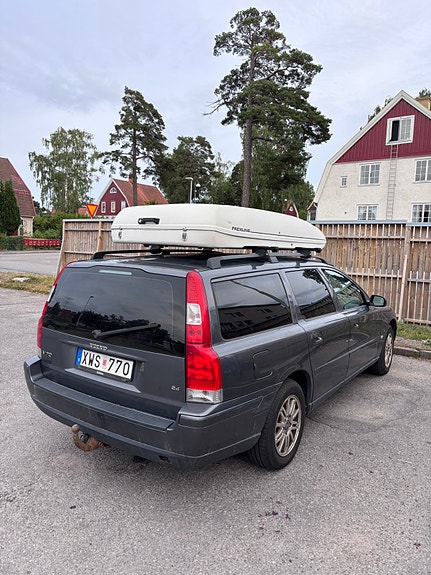 Volvo V70 3 of 7