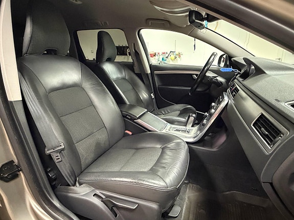 Volvo V70 12 of 29
