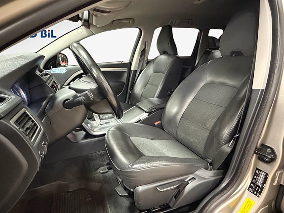 Volvo V70 11 of 29