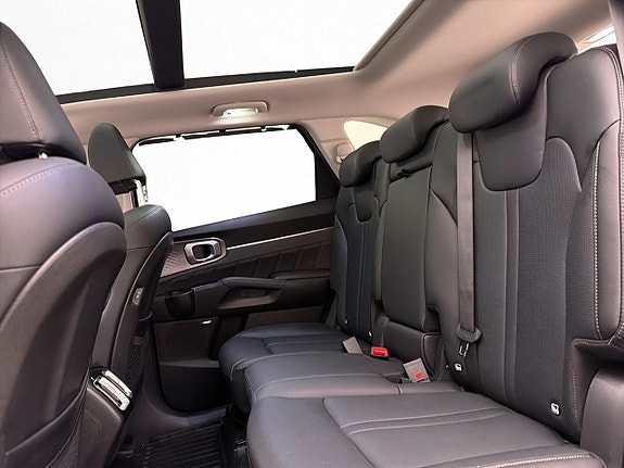 Kia Sorento 11 of 30