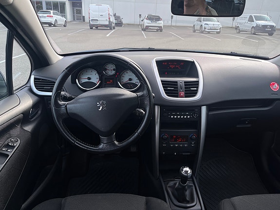 Peugeot 207 13 of 21