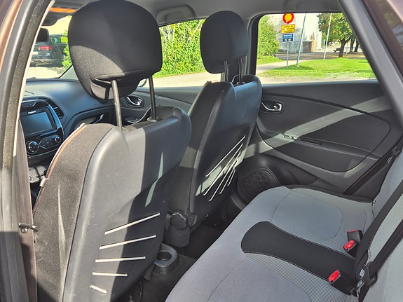Renault Captur 3 of 12