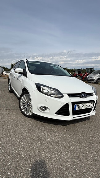 Ford Focus 2 of 6