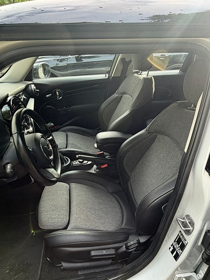 MINI Cooper S 4 of 7