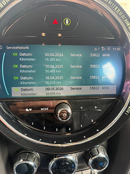 MINI Cooper S 9 of 12