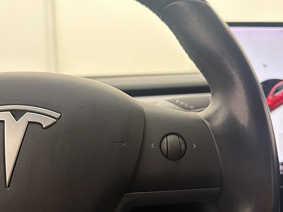 Tesla Model 3 24 of 30