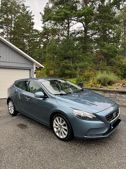Volvo V40 2 of 12