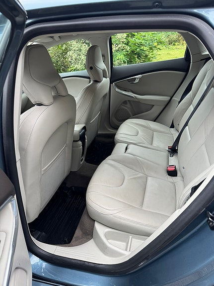 Volvo V40 11 of 12