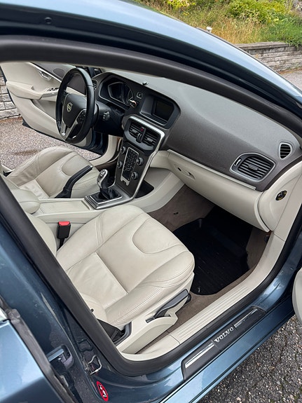 Volvo V40 8 of 12