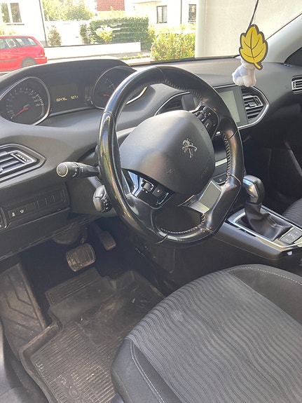 Peugeot 308 SW 7 of 11