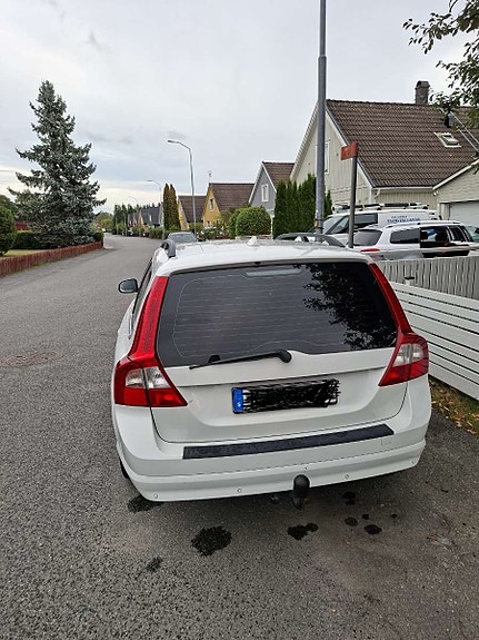 Volvo V70 3 of 9