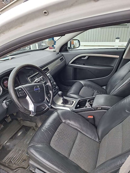 Volvo V70 7 of 9