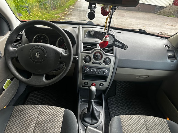 Renault Megane II 2 of 16