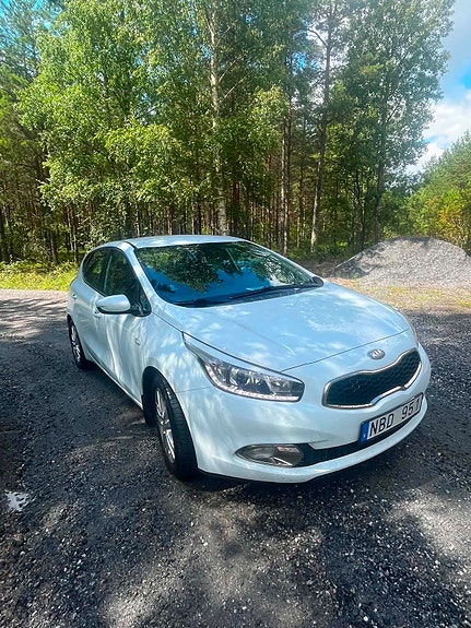 Kia Ceed 2 of 7