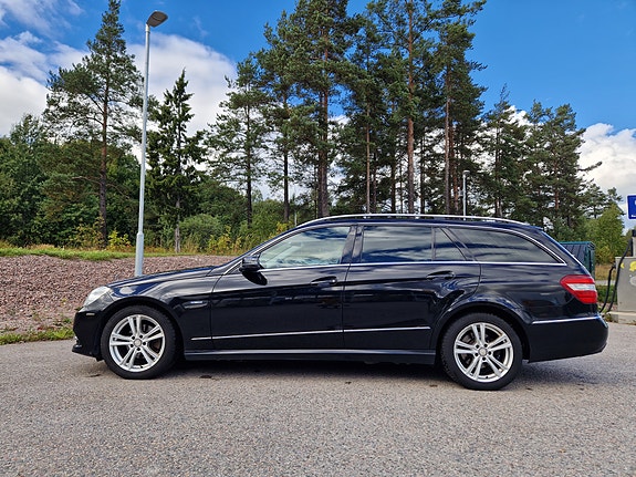 Mercedes-Benz E220 3 of 14