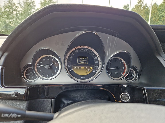 Mercedes-Benz E220 7 of 14