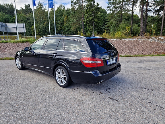 Mercedes-Benz E220 5 of 14