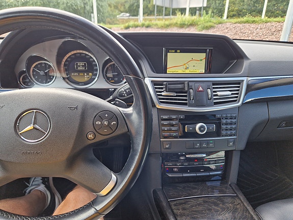 Mercedes-Benz E220 8 of 14