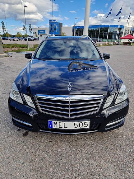 Mercedes-Benz E220 2 of 14