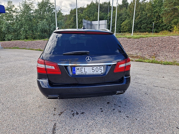 Mercedes-Benz E220 14 of 14