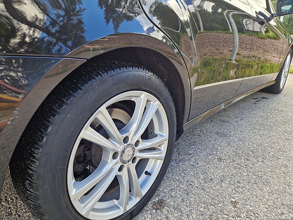 Mercedes-Benz E220 11 of 14