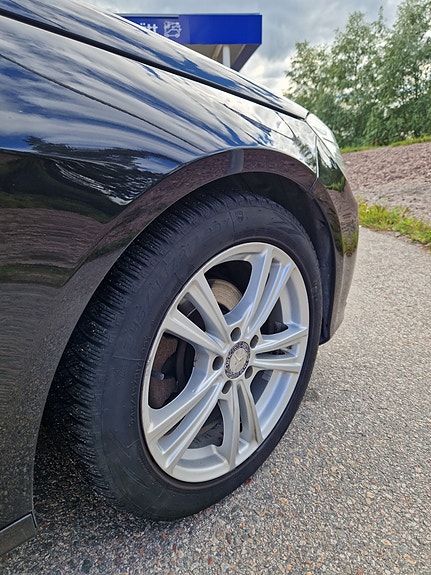 Mercedes-Benz E220 6 of 14