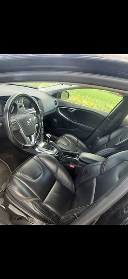 Volvo V40 Cross Country 3 of 8