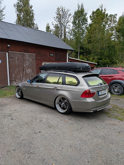BMW 320d 2 of 14