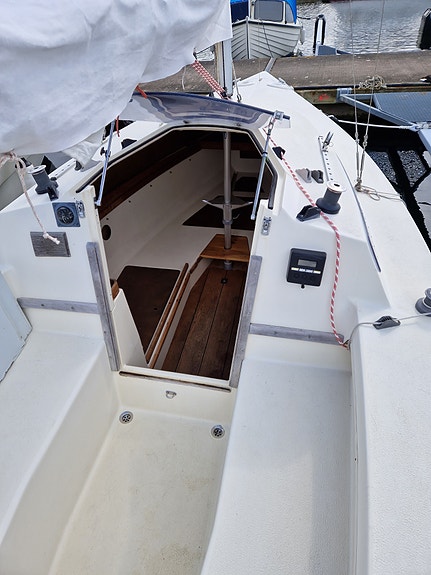 Helmsman 20 4 of 5