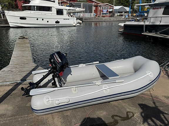 Gummibåt med 3.5 hk motor 3 of 7