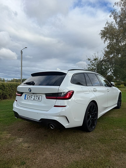 BMW 320d 2 of 13